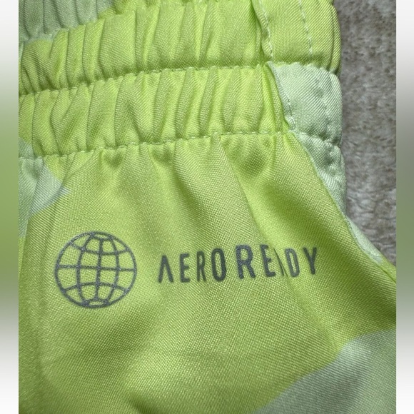 NWT Adidas Women's 4” Run Fast Running Split Shorts Almost Lime Pulse Neon XS - Picture 9 of 9